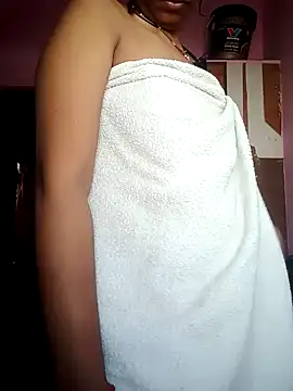 Snapshot of Juhi512 chatting on 11/08/25, 04:27 Juhi512 online show from 11/08/25, 04:27