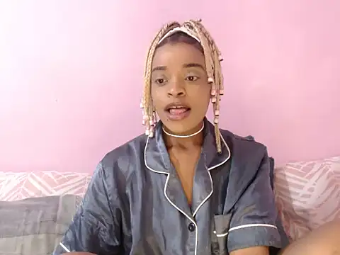 fifiqueen25 online show from 10/26/25, 02:39