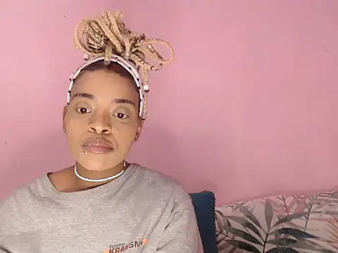 fifiqueen25 online show from 10/22/25, 10:04