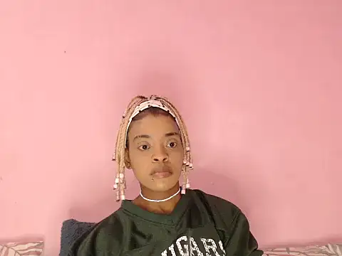 fifiqueen25 online show from 10/21/25, 09:52