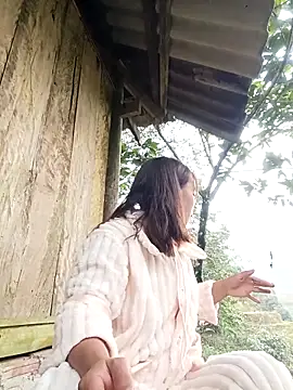 Nguyet2k4 online show from 12/05/25, 01:16