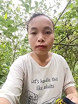 Nguyet2k4 online show from 10/28/25, 02:01