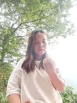 Nguyet2k4 online show from 05/14/26, 11:46