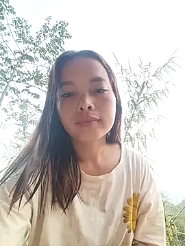 Nguyet2k4 online show from 04/10/26, 11:01