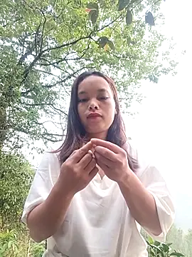 Nguyet2k4 online show from 04/16/26, 11:07