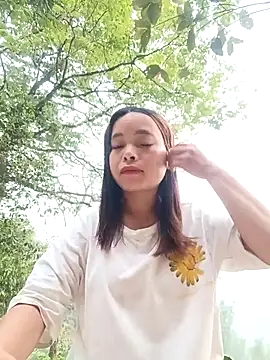 Nguyet2k4 online show from 04/13/26, 11:09