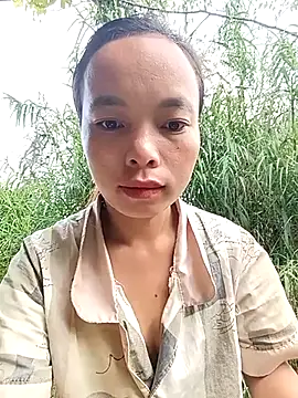 Snapshot of Nguyet2k4 chatting on 10/19/25, 12:24 Nguyet2k4 online show from 10/19/25, 12:24