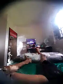 Snapshot of MilledDozens chatting on 04/02/26, 07:53 MilledDozens online show from 04/02/26, 07:53