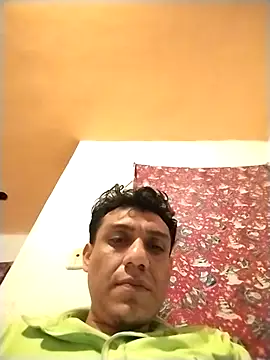 Snapshot of Albertlaynver chatting on 10/19/25, 05:21 Albertlaynver online show from 10/19/25, 05:21