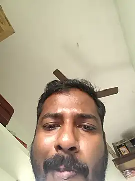 Snapshot of Vickyins480000 chatting on 01/14/26, 05:33 Vickyins480000 online show from 01/14/26, 05:33