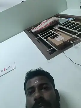 Snapshot of Vickyins480000 chatting on 01/12/26, 04:03 Vickyins480000 online show from 01/12/26, 04:03