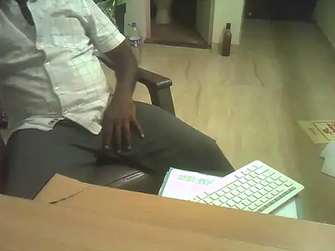 Snapshot of Vickyins480000 chatting on 01/08/26, 04:35 Vickyins480000 online show from 01/08/26, 04:35