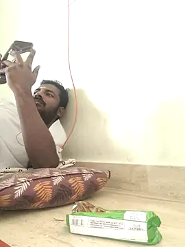 Snapshot of Vickyins480000 chatting on 01/15/26, 05:11 Vickyins480000 online show from 01/15/26, 05:11