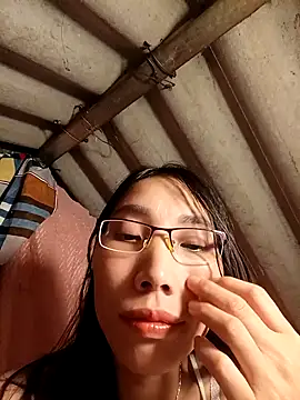 Snapshot of -Kem-01 chatting on 10/30/25, 01:09 -Kem-01 online show from 10/30/25, 01:09