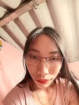 Snapshot of -Kem-01 chatting on 10/31/25, 01:41 -Kem-01 online show from 10/31/25, 01:41