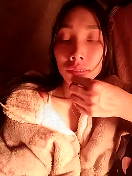 Snapshot of -Kem-01 chatting on 11/19/25, 01:22 -Kem-01 online show from 11/19/25, 01:22