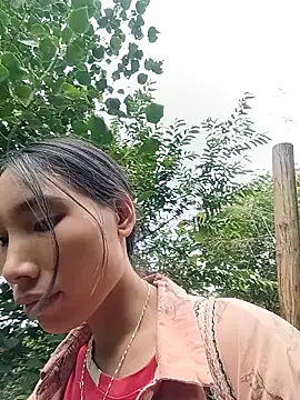 Snapshot of -Kem-01 chatting on 10/23/25, 06:01 -Kem-01 online show from 10/23/25, 06:01