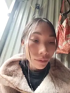 Snapshot of -Kem-01 chatting on 11/21/25, 12:42 -Kem-01 online show from 11/21/25, 12:42