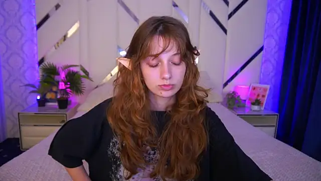 CuteeFoxy online show from 10/30/25, 03:53