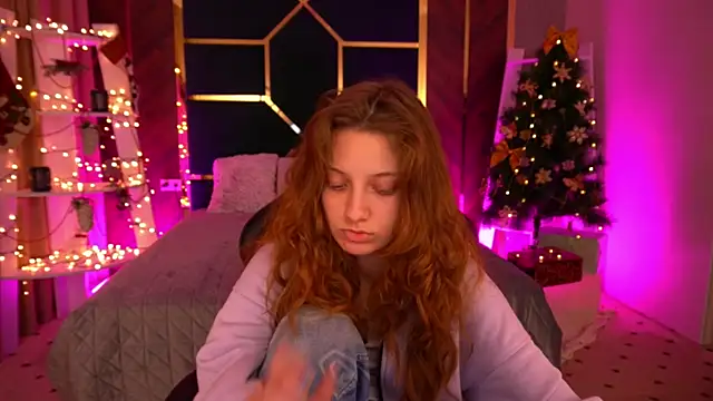 Snapshot of CuteeFoxy chatting on 12/22/25, 02:28 CuteeFoxy online show from 12/22/25, 02:28