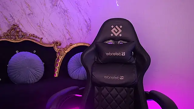 Snapshot of CuteeFoxy chatting on 12/19/25, 02:30 CuteeFoxy online show from 12/19/25, 02:30