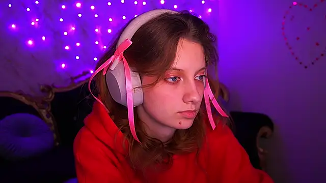 Snapshot of CuteeFoxy chatting on 02/21/26, 02:19 CuteeFoxy online show from 02/21/26, 02:19