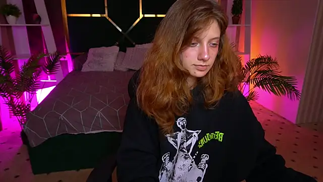 CuteeFoxy online show from 11/18/25, 03:04