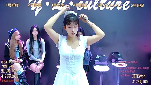 Snapshot of LC_888 chatting on 10/24/25, 08:35 LC 888 online show from 10/24/25, 08:35