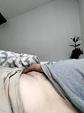 nicolaspgarnier online show from 11/18/25, 03:37