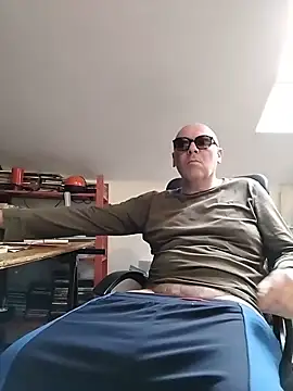 nicolaspgarnier online show from 04/04/26, 02:23