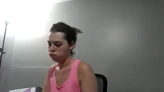 Snapshot of ali18of1 chatting on 04/14/26, 05:23 ali18of1 online show from 04/14/26, 05:23