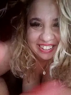 Snapshot of BelleInna chatting on 11/12/25, 11:19 BelleInna online show from 11/12/25, 11:19