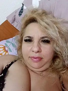 Snapshot of BelleInna chatting on 11/05/25, 08:01 BelleInna online show from 11/05/25, 08:01