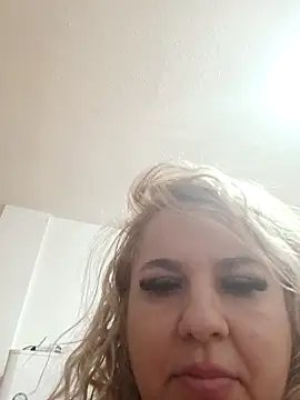 Snapshot of BelleInna chatting on 10/28/25, 09:14 BelleInna online show from 10/28/25, 09:14