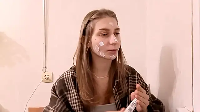 PetronilaReagen online show from 12/02/25, 12:18