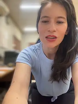 AlanaRius18 online show from 04/05/26, 12:23