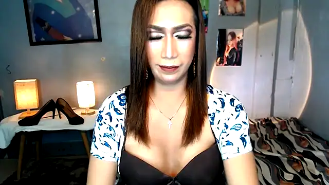 littleredbunny27 online show from 04/08/26, 07:04