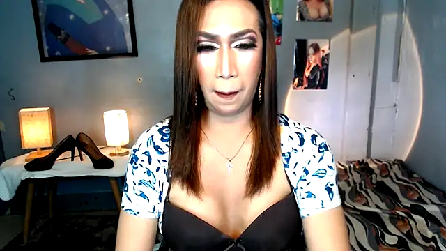 littleredbunny27 online show from 04/07/26, 05:48