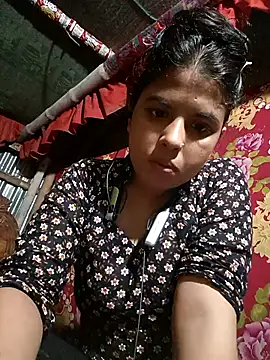 Snapshot of Pori_Moni1 chatting on 10/16/25, 04:04 Pori Moni1 online show from 10/16/25, 04:04