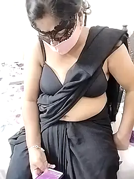 Snapshot of Hot_Boude chatting on 10/17/25, 02:41 Hot Boude online show from 10/17/25, 02:41