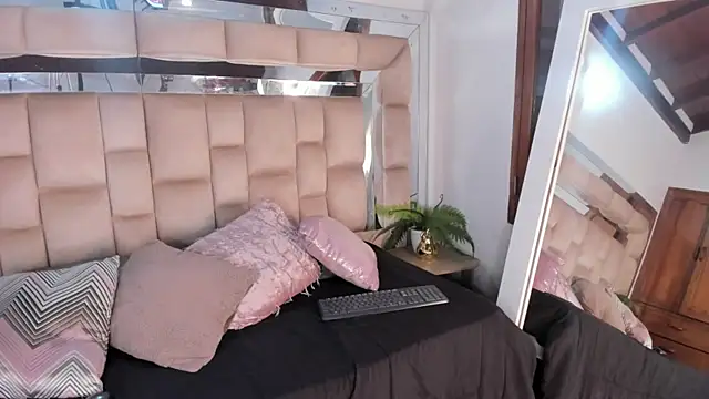 Hanna Garciia online show from 10/29/25, 08:30