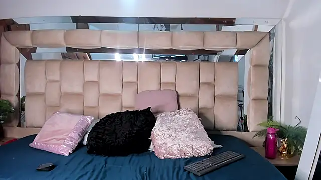 Hanna Garciia online show from 10/15/25, 08:28