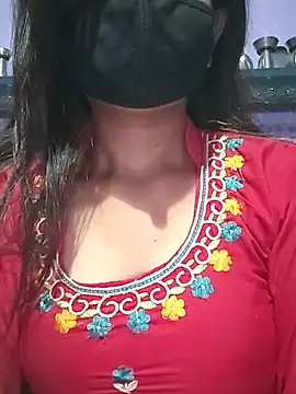 Snapshot of sneha_001 chatting on 10/18/25, 04:31 sneha 001 online show from 10/18/25, 04:31