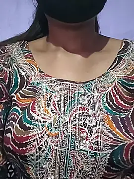 Snapshot of sneha_001 chatting on 10/16/25, 08:33 sneha 001 online show from 10/16/25, 08:33