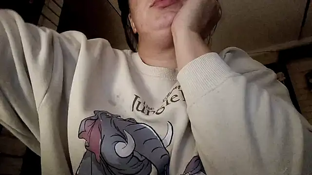 Snapshot of GwendolynFoster chatting on 10/23/25, 04:27 GwendolynFoster online show from 10/23/25, 04:27