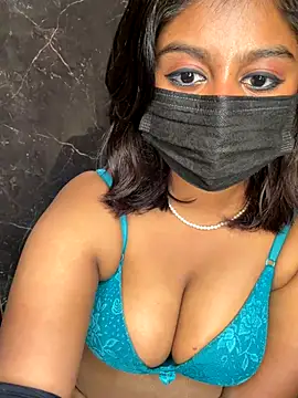 Snapshot of payal_mittal chatting on 10/27/25, 07:04 payal mittal online show from 10/27/25, 07:04