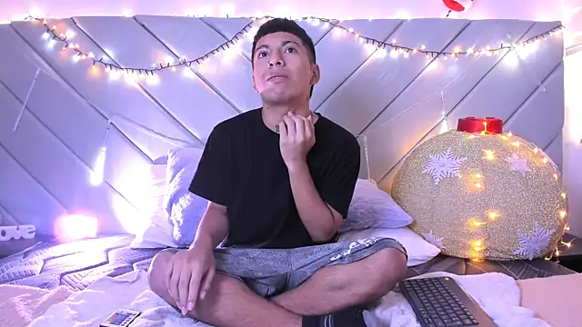 little kris1 online show from 11/28/25, 12:27