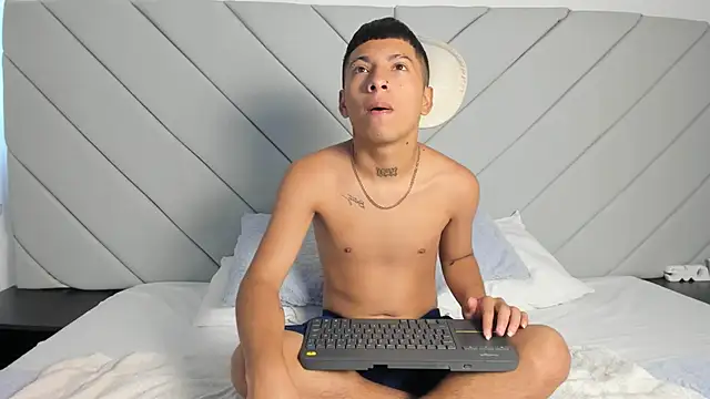 little kris1 online show from 11/11/25, 12:44