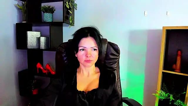 Mollybloom40 online show from 12/18/25, 08:52