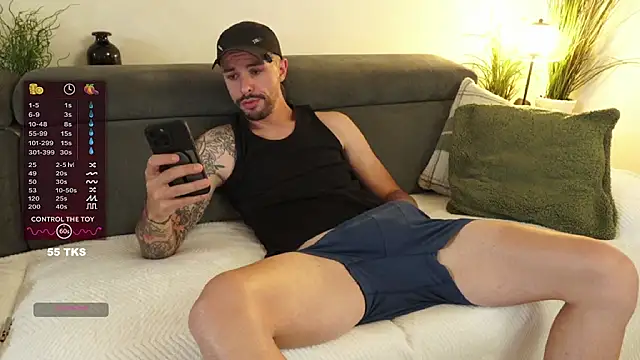 Snapshot of monsieurguitsxxx chatting on 06/03/26, 02:33 monsieurguitsxxx online show from 06/03/26, 02:33